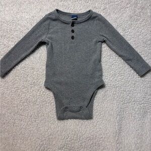 Old Navy Gray Ribbed Long-Sleeve Baby Bodysuit with Buttons